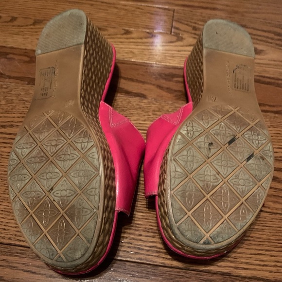 Montego Bay Club | 7.5 | Hot pink patent slides sandals 2-1/2” synthetic wedge - Picture 4 of 4